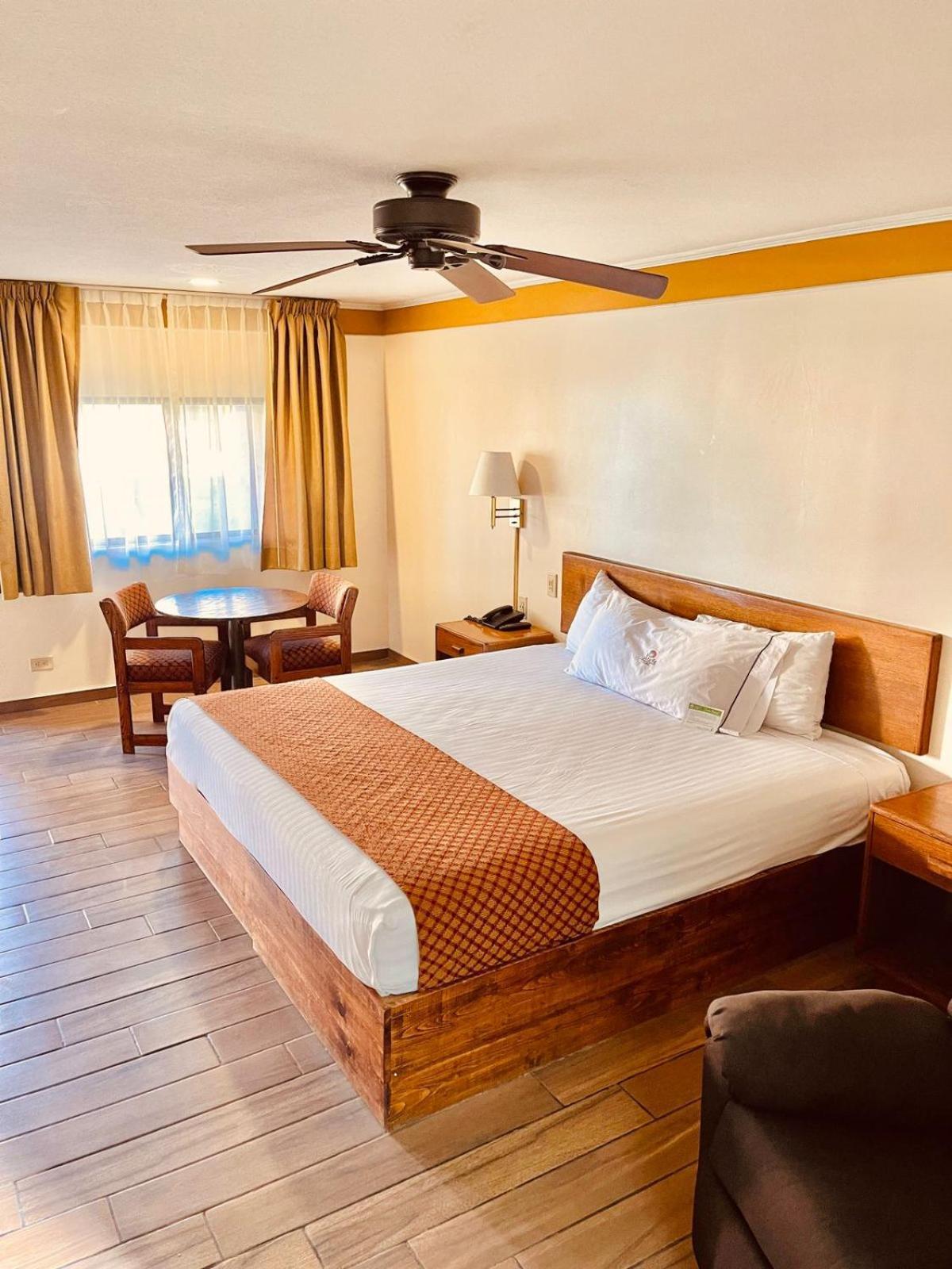 Hotel Santa Fe Camargo Ngoại thất bức ảnh